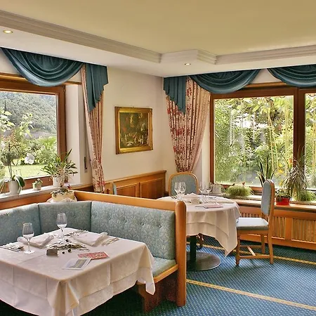 Alexander Hotel